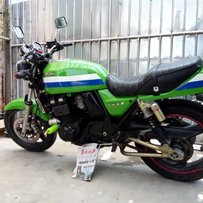 出售一台05年川崎ZRX400 出售价12800元