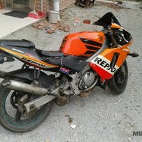 代友急出台铃木RGV21期改本田CBR600包围