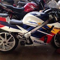 清远市区出售本田35期RVF400，￥18800接刀。