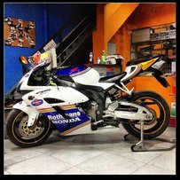 代在出售05CBR1000RR ￥42000 可接小小刀