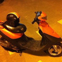 已补彩票合照。麻烦解封，代友出售jog仔一台 价格2000.