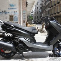 广东揭阳代友出售13年9月超精神YAMAHA雅马哈S-MAX，整车水水，大量改件。