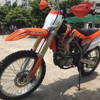 出一台越野车 波速尔歼5