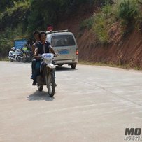 出CQR扒鸡改2冲**125发动机越野