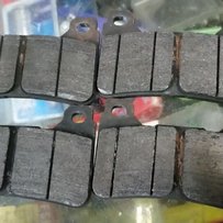 出售07后F5原厂前刹车皮，525意大利REGINA链条