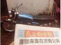 出老本田CG125一代，红色。