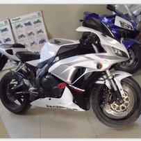 试出07年CBR1000RR,一步到位27500元 !