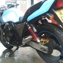 顺德市代友出售一台精神CB400