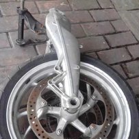 出售07款宝马K1200前叉总成（即前前减震总成）拆车件，无变形，ABS正常